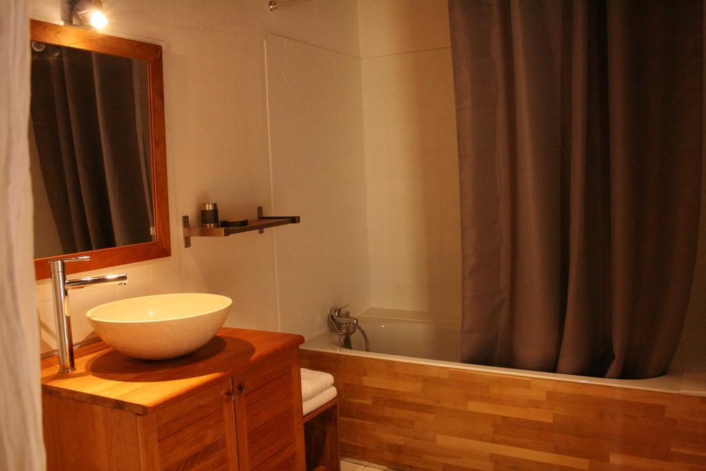 Guesthouse De Cambis B&B Remoulins Exterior foto