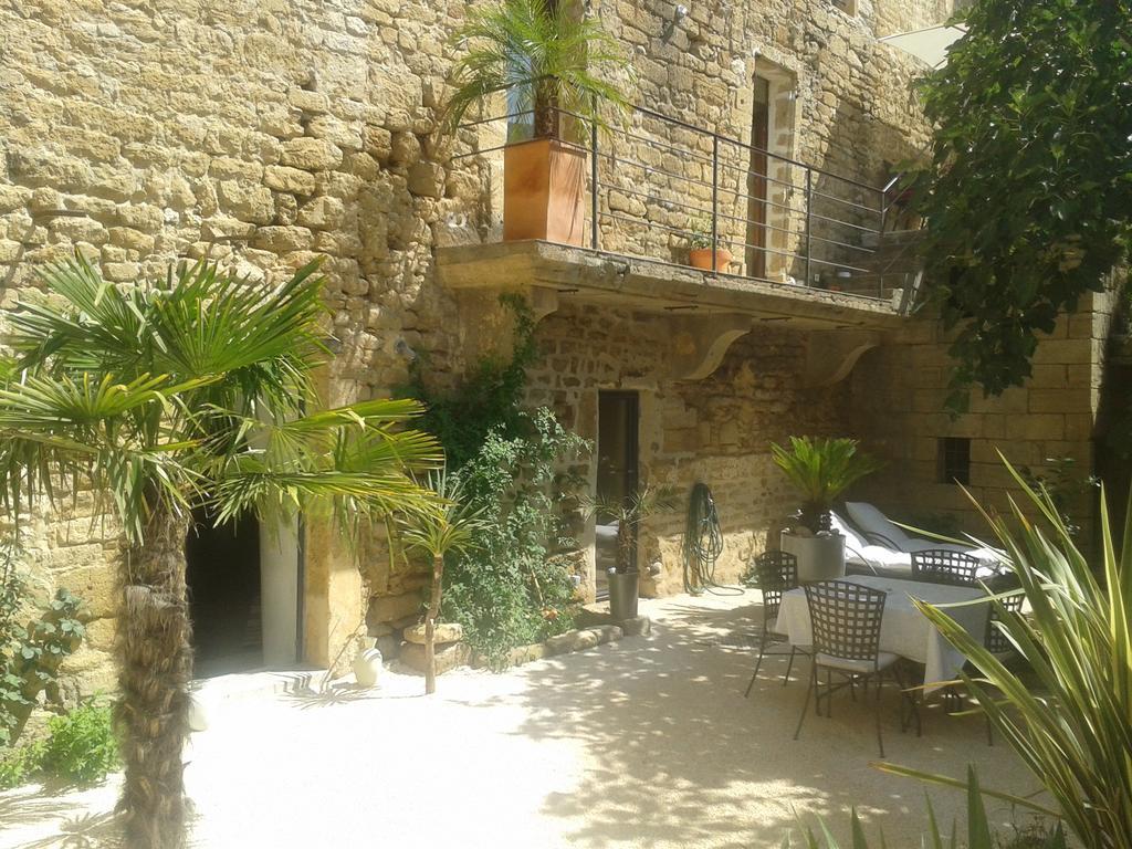 Guesthouse De Cambis B&B Remoulins Exterior foto