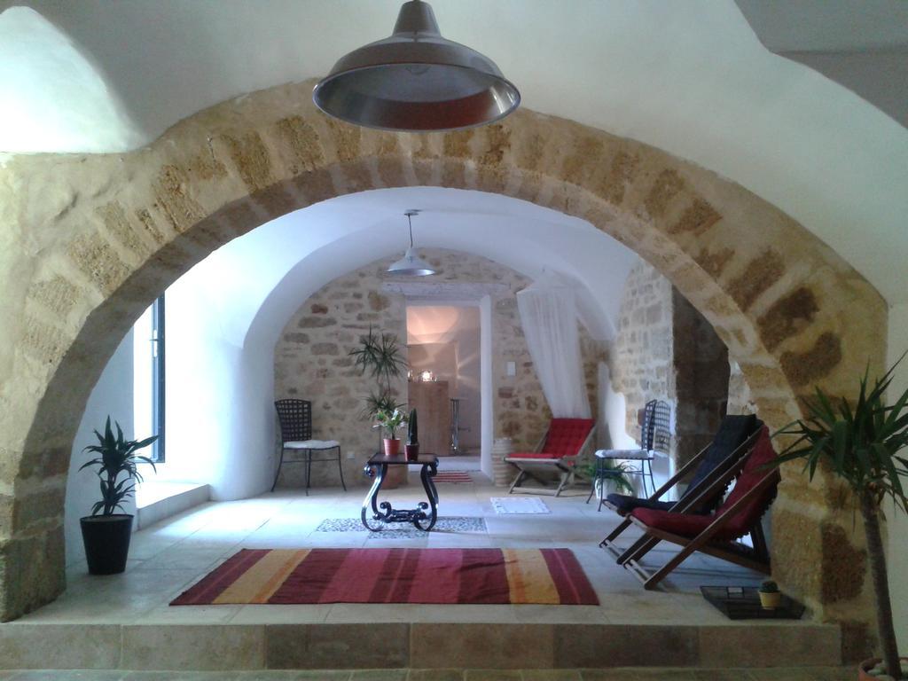 Guesthouse De Cambis B&B Remoulins Exterior foto