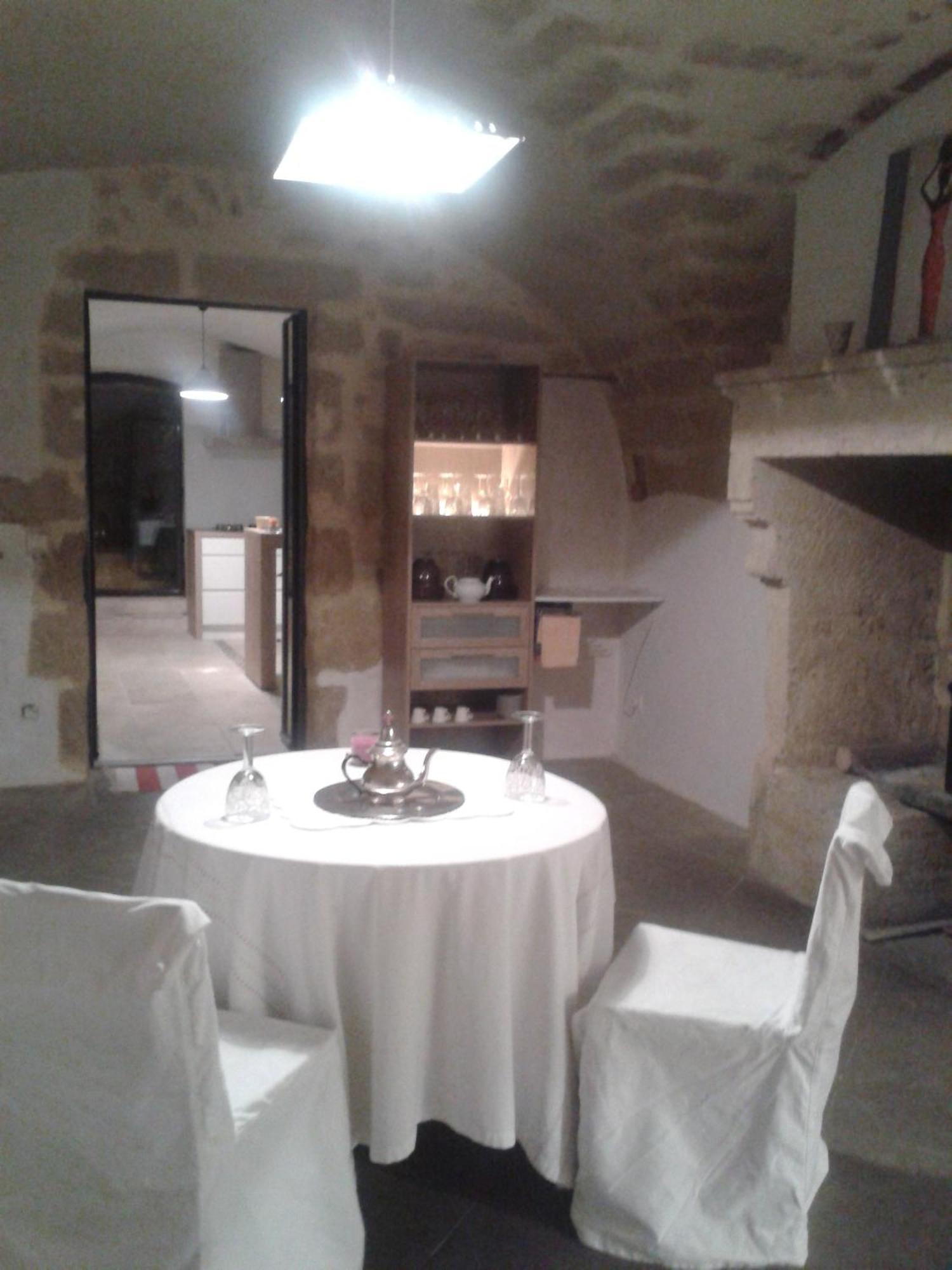 Guesthouse De Cambis B&B Remoulins Exterior foto